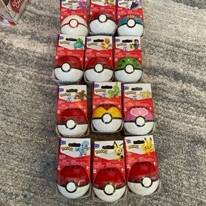 Pokémon Poké Ball Building Set - Red, White, Yellow